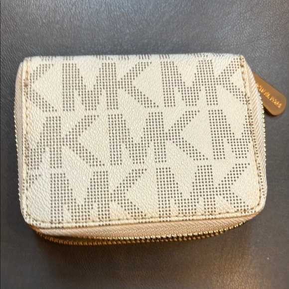 Michael Kors wallet - Picture 9 of 11
